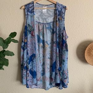 Logo by Lori Goldstein floral sleeveless kimono